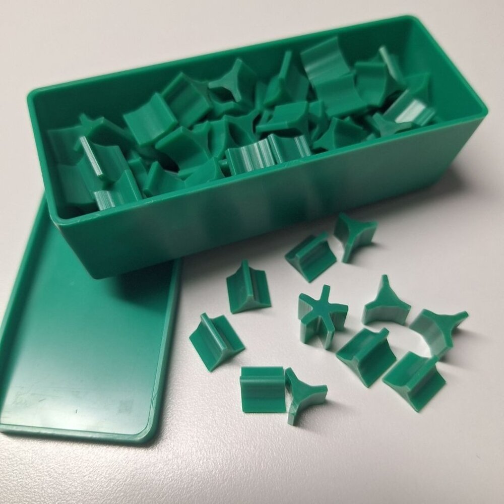 Green Castle Risk 1990 Board Game Replacement Pieces Tokens Plastic Case Box‎
